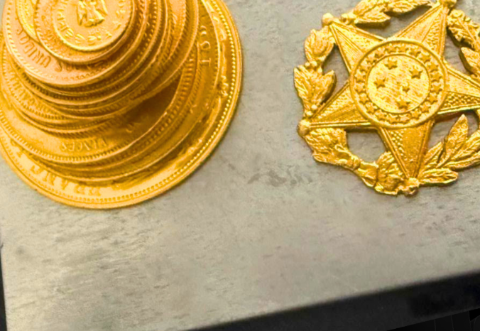 Foto: barras e moedas de ouro
